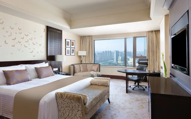 غرفة كلاسيكية بسريرين بإطلالة على المدينة، INTERCONTINENTAL WUXI 3/10