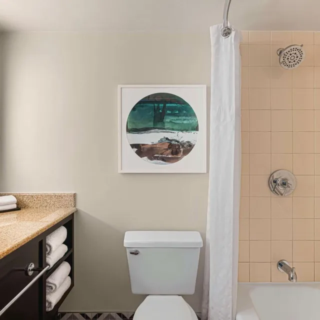 جناح بسرير كينج بشرفة بغرفتين مع أريكة، Embassy Suites by Hilton Fort Lauderdale 17th Street 4/4
