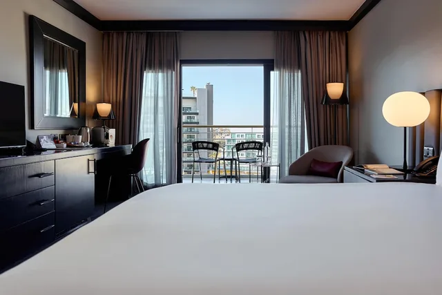 غرفة كلاسيكية بسرير كينج بإطلالة على الحديقة مع دخول صالة النادي، Intercontinental Malta 8/10