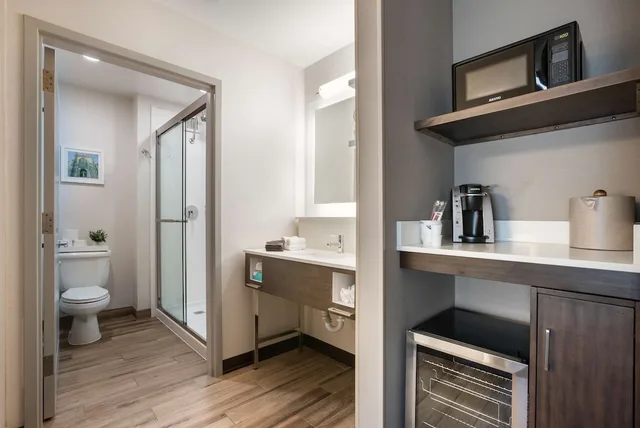 غرفة بسرير كينج مع أريكة لذوي الإعاقة، Hampton Inn Princeton, NJ 4/4