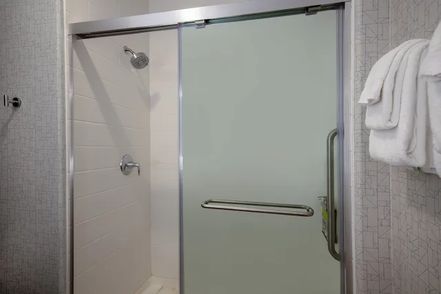 جناح بسرير كينج لذوي الإعاقة، Holiday Inn Express & Suites Beloit 4/4