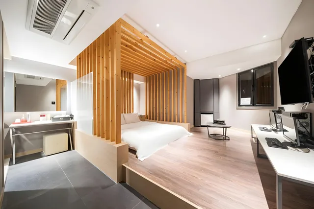 غرفة ملكية بسرير مزدوج بحوض استحمام، Suwon Station Myeongjak Hotel 1/1