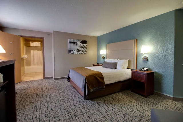غرفة قياسية بسرير كوين لذوي الإعاقة، Best Western Harbour Pointe Lakefront 2/3