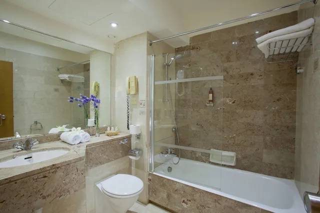 غرفة سوبيريور بسريرين منفصلين بإطلالة على البحر، Golden Coast Beach Hotel 5/6