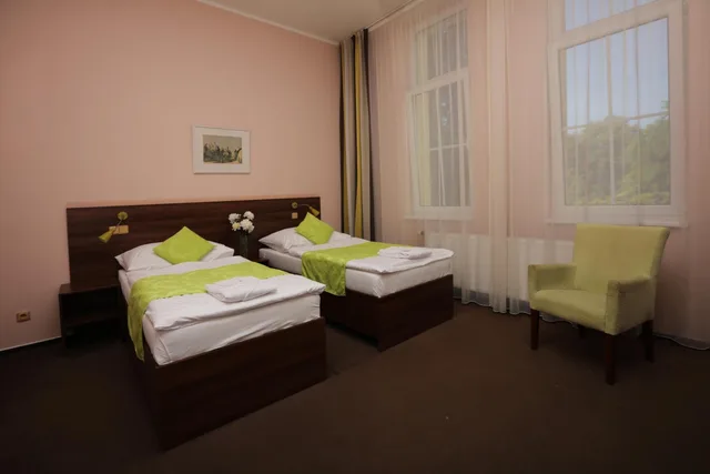 جناح، Zamecek Hotel 1/4