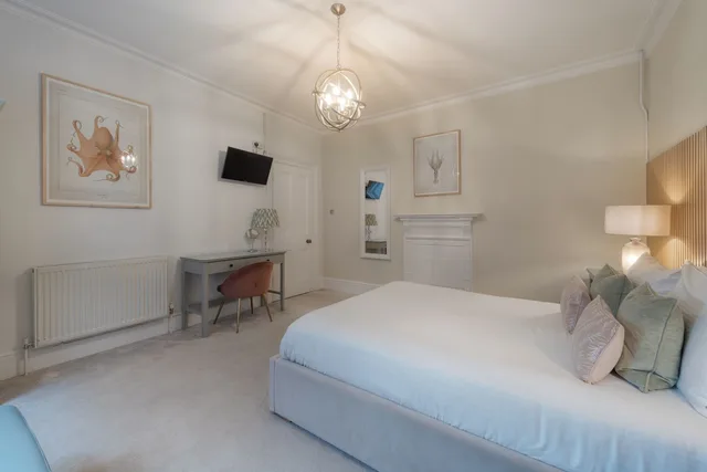 Executive, King Bed, Bath and Shower، The Florence Suite Boutique Hotel 2/6