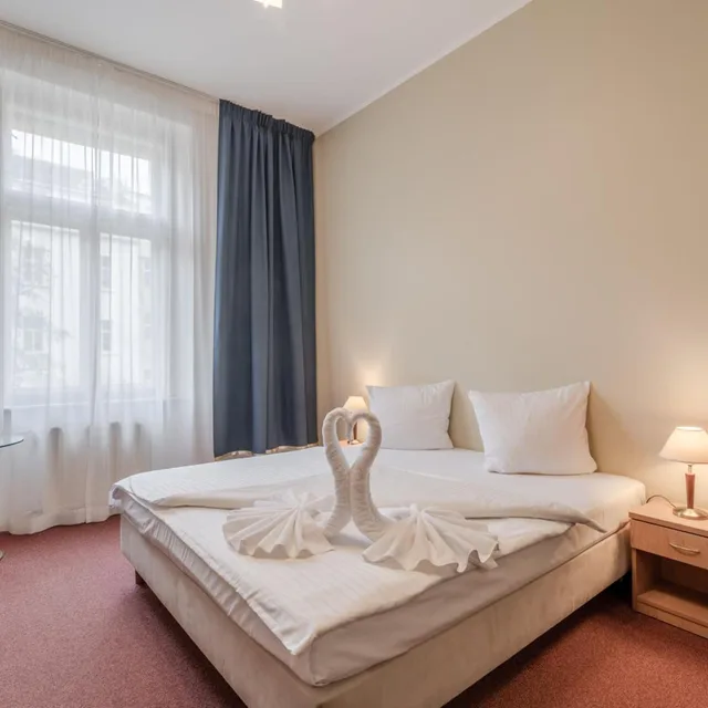 غرفة بسرير مزدوج أو سريرين منفصلين بحمام خاص، Brixen Prague 1/10