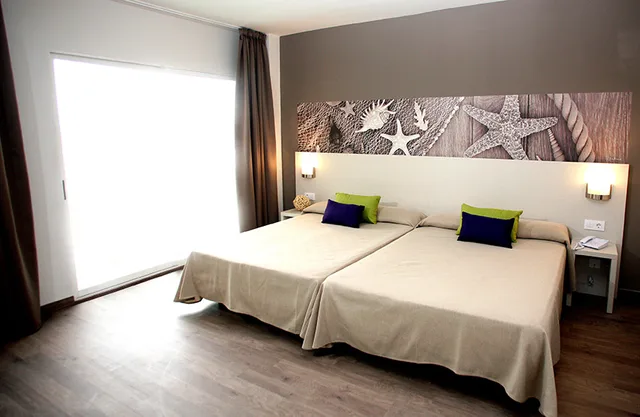 غرفة قياسية بسرير مزدوج، Ohtels Villa Dorada 1/3