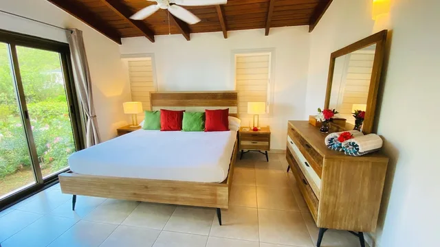 2 Bedrooms, Luxury, Suite, 2 King Beds, Beach Front, Sofa, Kitchen، Mango Bay Resort 1/1