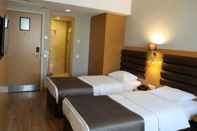 غرفة عائلية بسرير مزدوج وسريرين منفصلين، Taksim Riva Hotel 1/3