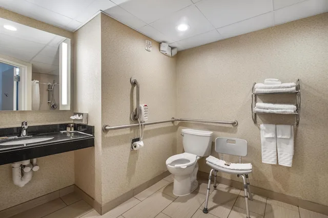 غرفة قياسية بسريرين كوين لذوي الإعاقة، Best Western Plus Keene Hotel 10/10
