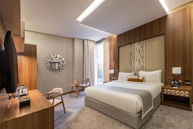 غرفة ديلوكس بسرير مزدوج، فندق كراون روز(Crown Rose hotel) 2/2