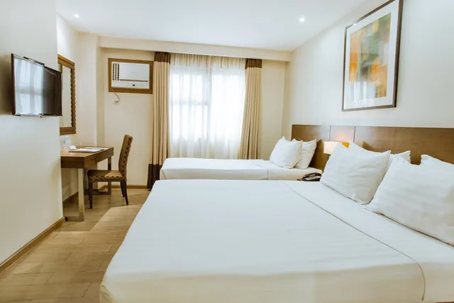 غرفة بريميير ديلوكس بسرير كوين وسرير فردي، Golden Prince Hotel And Suites 1/2