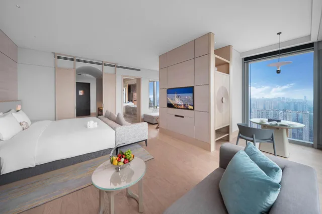 غرفة تنفيذية بسرير كينج بإطلالة على النهر، Grand Bay Hotel Chengdu 1/1