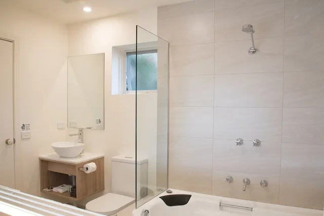 Spa, Suite, King Bed, Boathouse Resort Studios & Suites 5/5