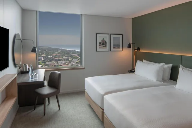 غرفة أساسية بسريرين منفصلين بإطلالة على البحر، Hilton Garden Inn Umhlanga Arch 1/6
