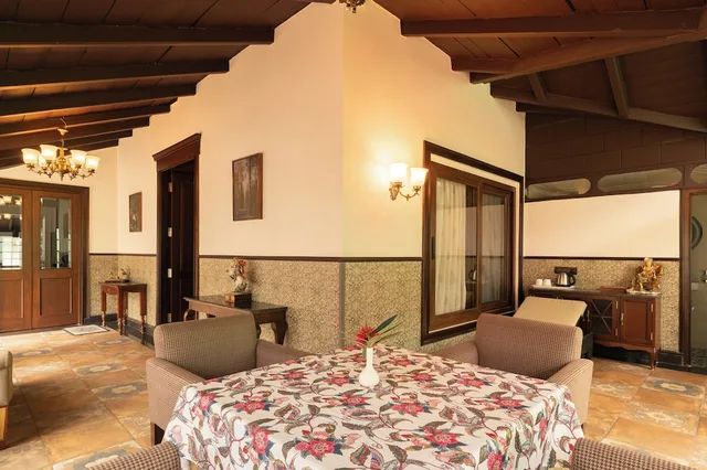 2 Bedrooms, Heritage, Cottage, 1 King and 1 Single Beds، Vikram Vintage 6/8
