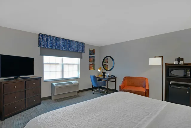 غرفة بسرير كينج، Hampton Inn Bath Brunswick Area Me 1/4