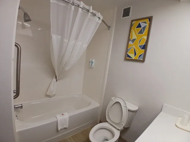 Elite, King Bed, Ground Floor, Comfort Inn Marion NC 8/10