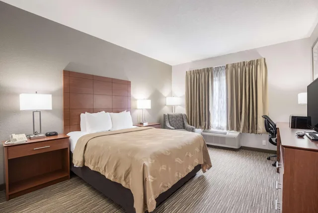 غرفة بسرير كوين، Quality Inn & Suites Lodi I-90 2/4