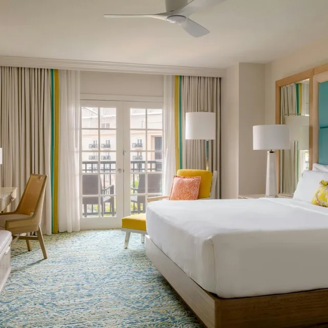 Guest Room, King Bed, Atrium View, Balcony, Accessible، Gaylord Palms Resort & Convention Center 3/5