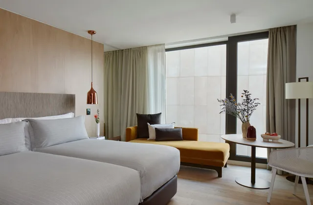 2 Bedrooms, Extra Me, Junior Suite، ME Barcelona 1/2