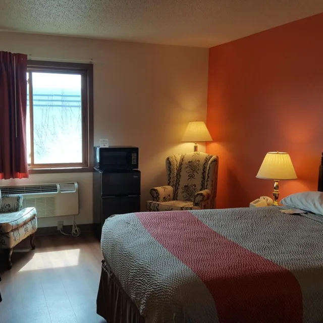 غرفة بسرير كينج لغير المدخنين، Motel6 Saukville, WI 2/10