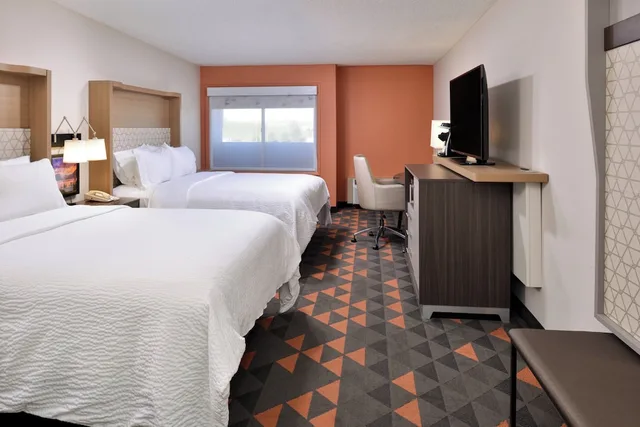 Standard, 2 Queen Beds, Atrium View، Holiday Inn Great Falls 2/8