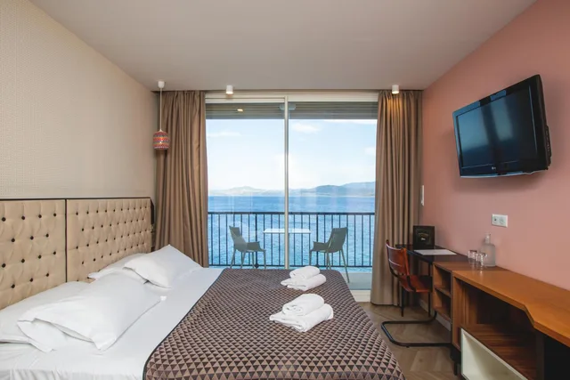 Privilege, Sea View, Terrace, La Pietra Hotel Restaurant 1/10