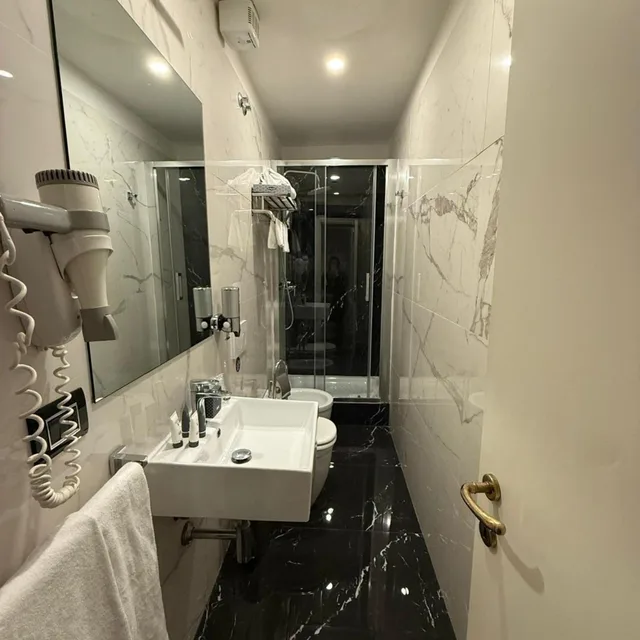 غرفة بسرير مزدوج، Relais Fontana di Trevi 5/7