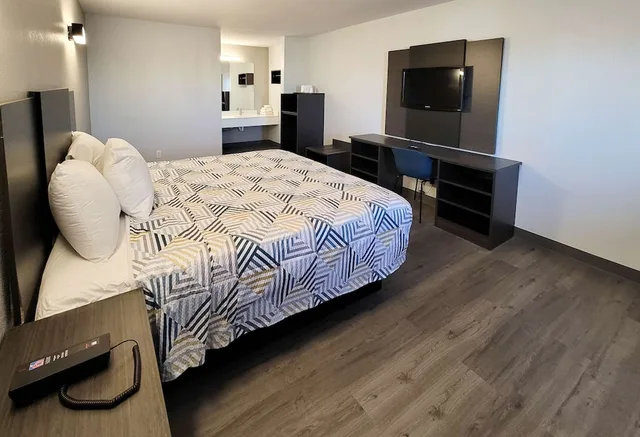 غرفة ديلوكس بسرير كينج لذوي الإعاقة، Motel6 Wichita, KS – South I-35 3/5