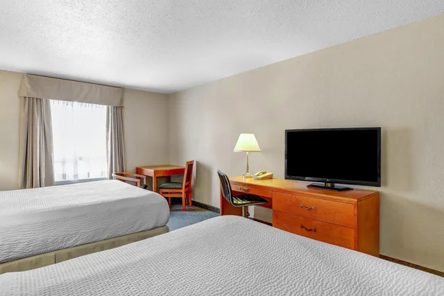 جناح بسرير كوين، Days Inn Red Deer 6/8