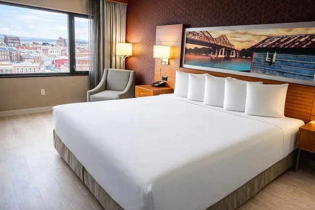 غرفة بسرير كينج لذوي الإعاقة، Radisson Hotel La Crosse 3/10