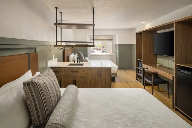 جناح جونيور بسريرين كوين، RIVER CANYON LODGE 5/8