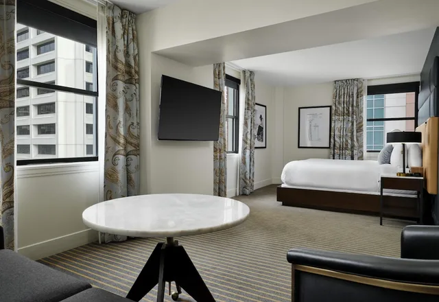 غرفة سوبيريور بسرير كينج، Hotel Theodore Seattle Downtown, Tapestry by Hilton 4/4