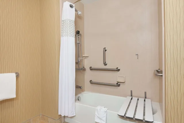 جناح استوديو بسرير كينج لذوي الإعاقة، Hampton Inn & Suites Williston 3/3