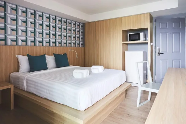 غرفة ديلوكس بسرير كينج بإطلالة على المسبح، Theorie Hotel Sukhumvit 107 by Tolani 1/1
