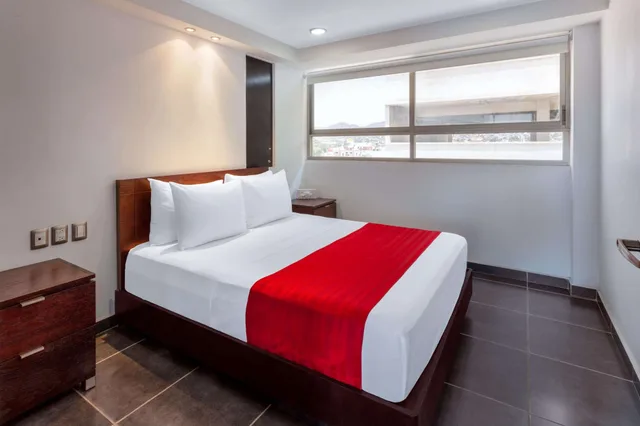 Master, Suite, 2 Queen Beds, Ocean View، Ramada by Wyndham Acapulco Hotel and Suites 2/4