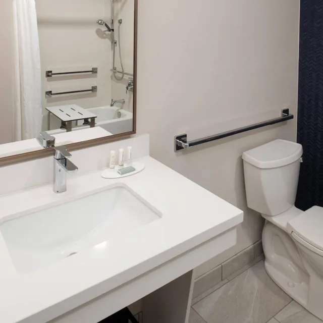 غرفة بسريرين كوين بحوض استحمام لذوي الإعاقة، Fairfield Inn & Suites Spokane Downtown 6/8