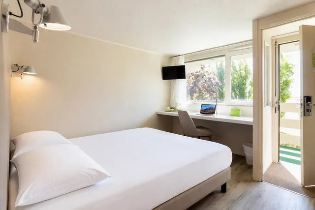 غرفة قياسية بسرير مزدوج، CAMPANILE BEAUNE 4/10