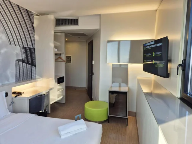 غرفة بسرير كوين بإطلالة، B&B Hotel Milano - Sesto 8/10