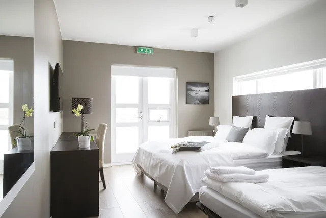 غرفة ثلاثية بفراش فوتون وسرير مزدوج وسرير فردي، Hotel Odinsve 2/10