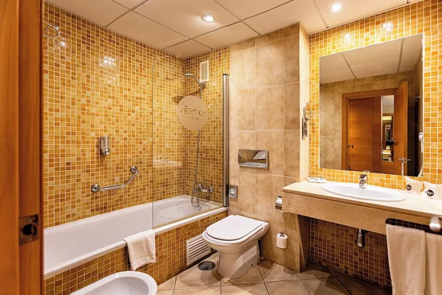 غرفة عائلية ثلاثية بثلاثة أسرّة، Hotel Vertice Sevilla 4/5