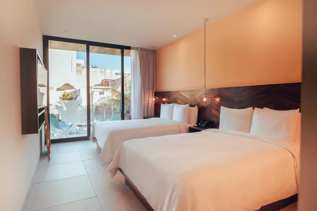 Superior, Double Bed, Street View, Calixta Hotel 2/9