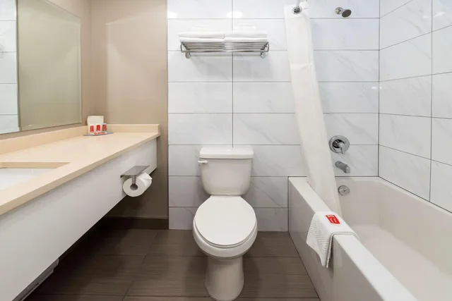 Upgrade, Efficiency, 2 Queen Beds, Smoking، Econo Lodge Prince George City Centre 3/3
