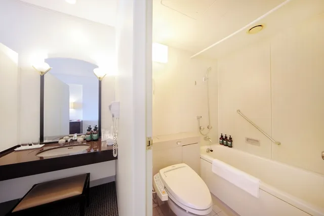 غرفة بريميوم بسريرين مزدوجين بإطلالة على المدينة مع أريكة، Ana Crowne Plaza Kobe 2/2