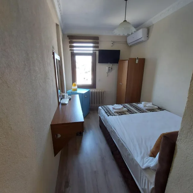 غرفة مفردة، Biter Hotel 4/11