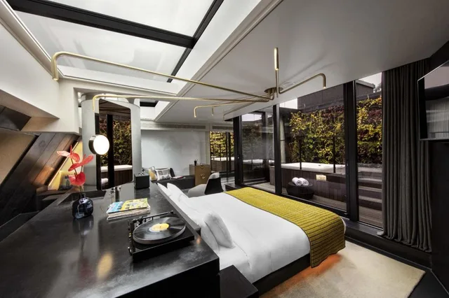 1 Bedroom, Urban, Bank, Suite, King Bed, Jetted Tub، W Amsterdam 1/10