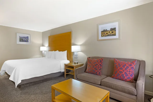 غرفة بسرير كينج بحوض استحمام لذوي الإعاقة، Best Western Plus Dixon Davis 4/10