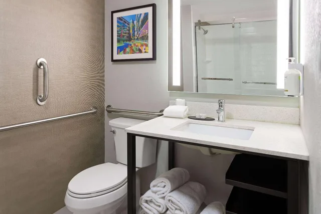 غرفة بسرير مزدوج، La Quinta Inn & Suites by Wyndham Memphis I-240 9/10